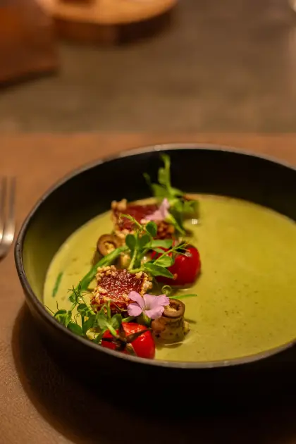 /clients/Helmi/Helmi_chefs_table_2.jpg